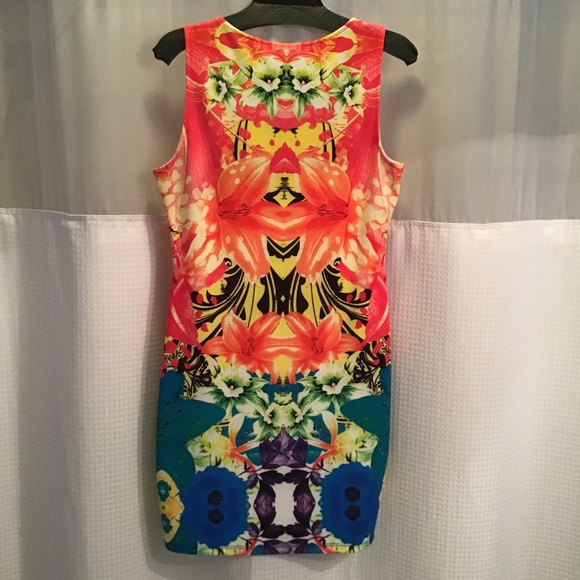 🎸Gorgeous bright summer dress. - Picture 2 of 3
